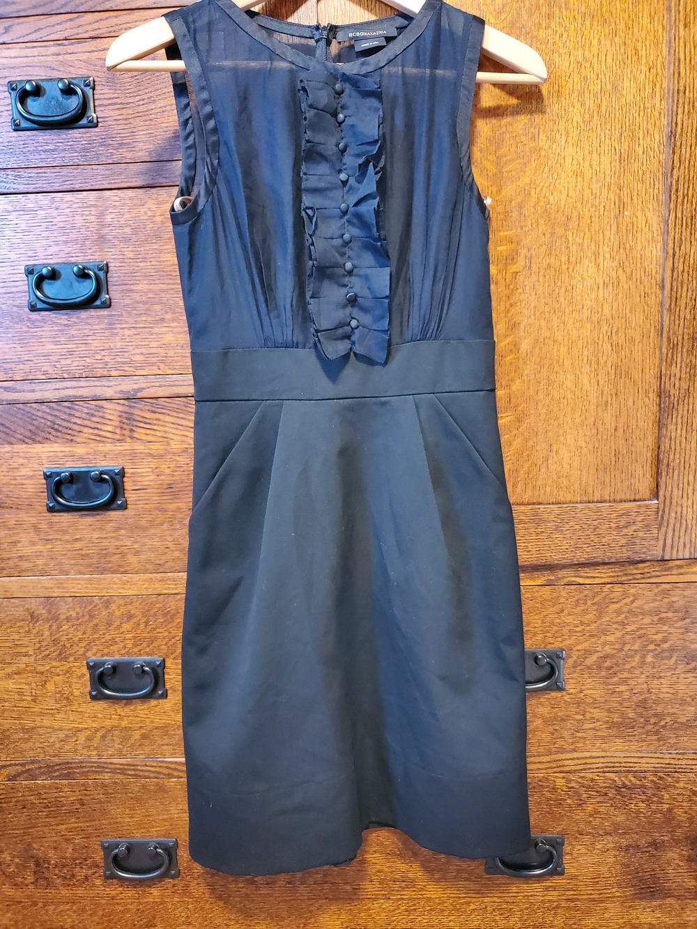 BCBGMAXAZRIA Black Sleeveless Ruffle-Front Midi Dress